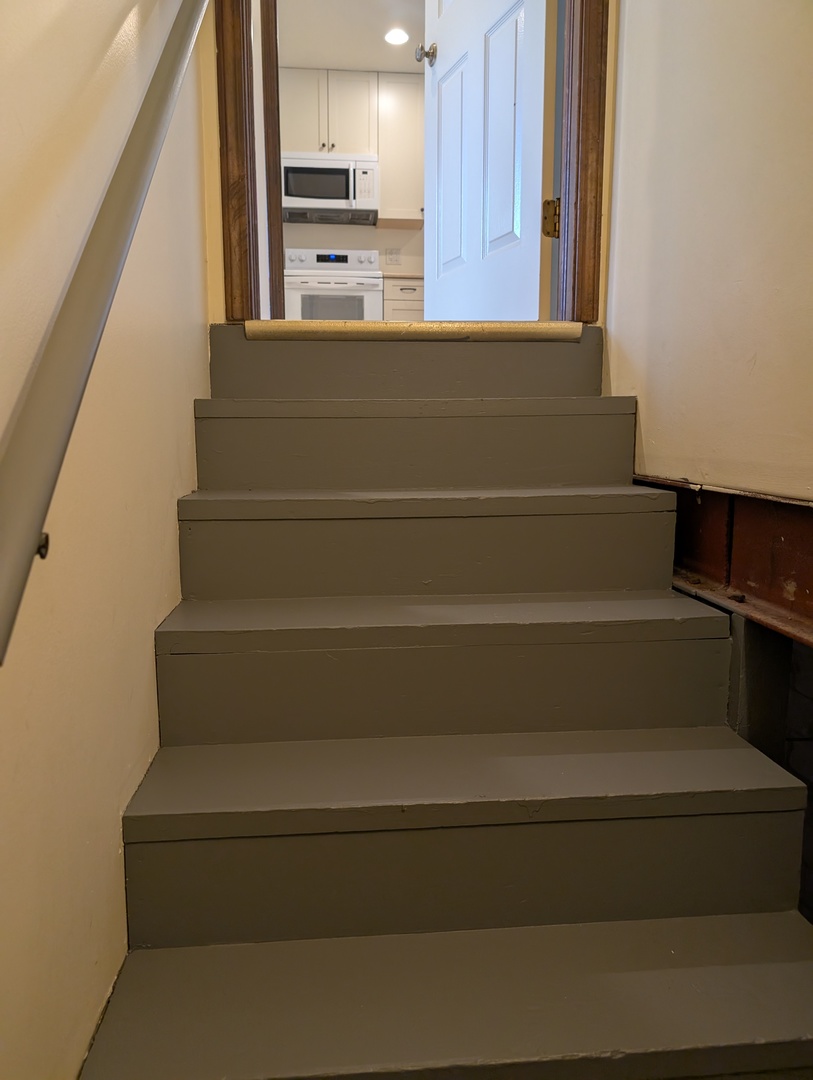 1535 Wedgefield Circle, Unit 1535 Naperville, IL 60563 - Photo 36 of 46 a view of entryway and hall