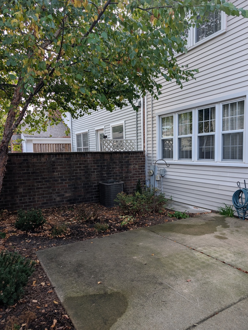 1535 Wedgefield Circle, Unit 1535 Naperville, IL 60563 - Photo 39 of 46 a front view of a house with garden