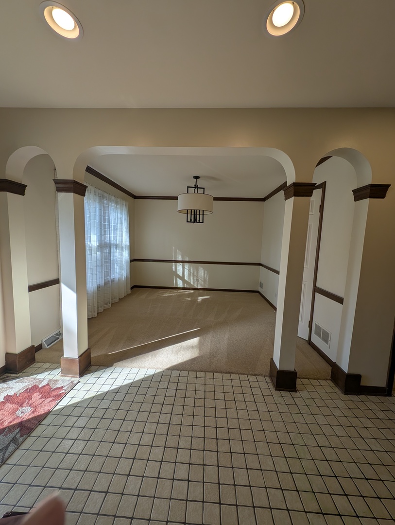 1535 Wedgefield Circle, Unit 1535 Naperville, IL 60563 - Photo 8 of 46 a view of entryway