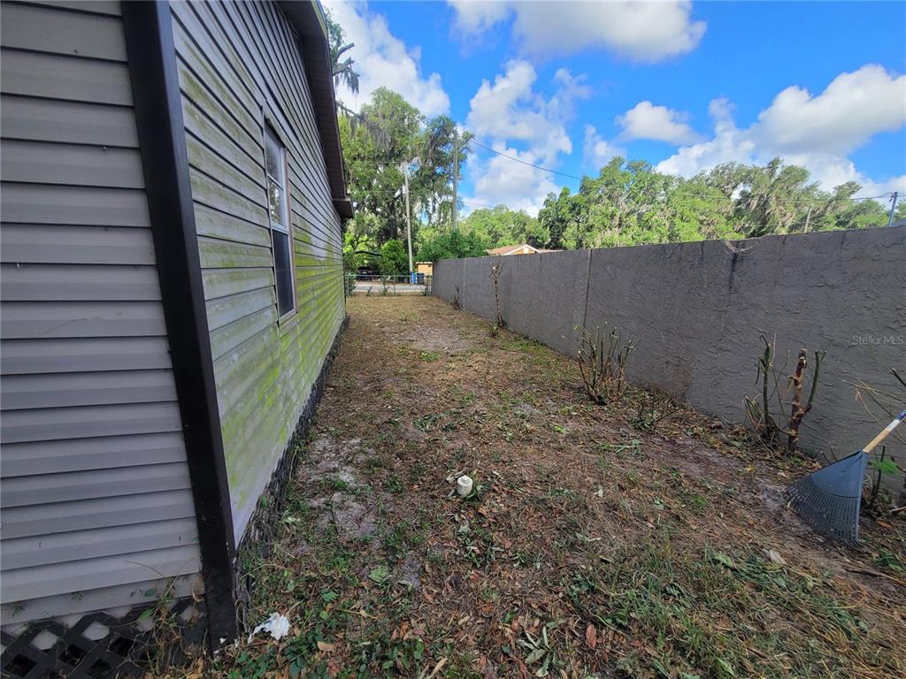 2831 North Valrico Road Seffner, FL 33584 - Photo 10 of 26