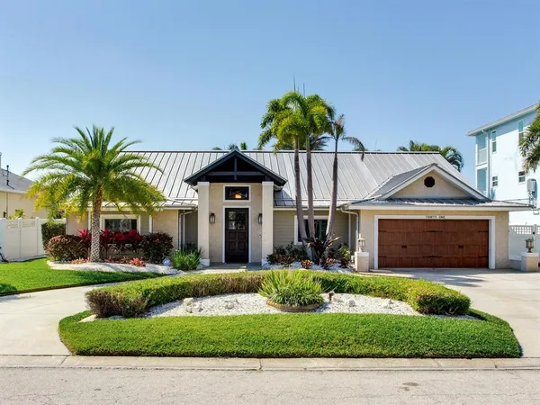 $2,100,000 | 31 North Pine Circle, Belleair, FL 33756
