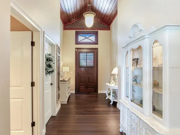 $2,100,000 | 31 North Pine Circle, Belleair, FL 33756