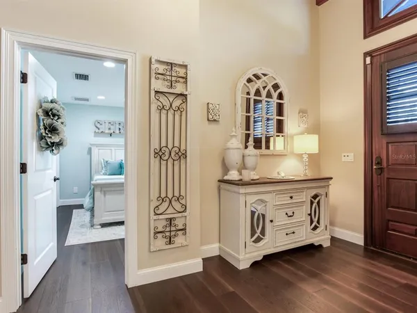 $2,100,000 | 31 North Pine Circle, Belleair, FL 33756