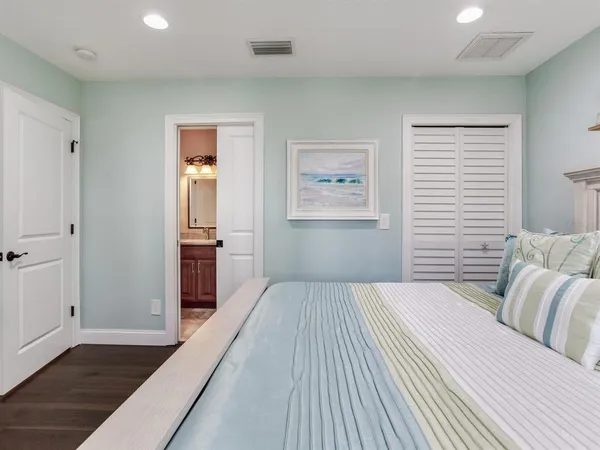 $2,100,000 | 31 North Pine Circle, Belleair, FL 33756