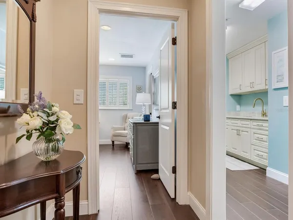 $2,100,000 | 31 North Pine Circle, Belleair, FL 33756