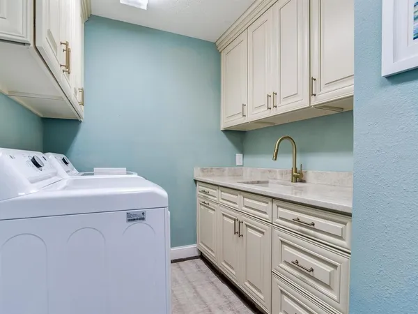 $2,100,000 | 31 North Pine Circle, Belleair, FL 33756