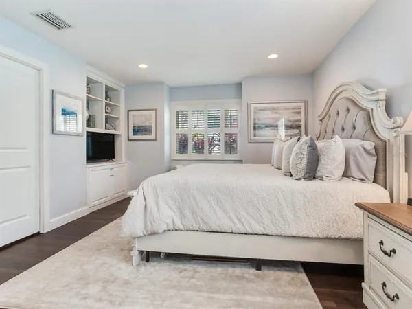$2,100,000 | 31 North Pine Circle, Belleair, FL 33756