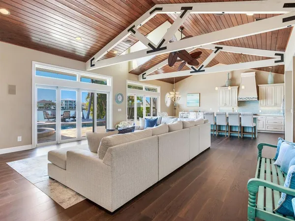 $2,100,000 | 31 North Pine Circle, Belleair, FL 33756