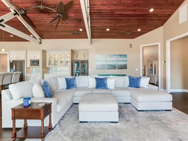 $2,100,000 | 31 North Pine Circle, Belleair, FL 33756
