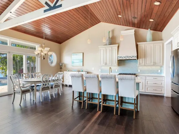 $2,100,000 | 31 North Pine Circle, Belleair, FL 33756