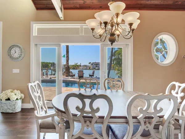 $2,100,000 | 31 North Pine Circle, Belleair, FL 33756