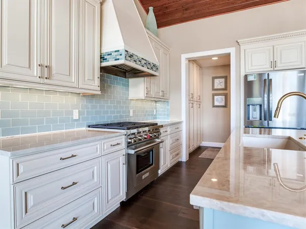 $2,100,000 | 31 North Pine Circle, Belleair, FL 33756
