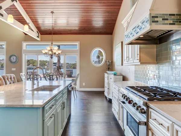 $2,100,000 | 31 North Pine Circle, Belleair, FL 33756