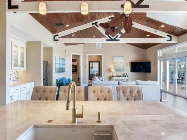 $2,100,000 | 31 North Pine Circle, Belleair, FL 33756