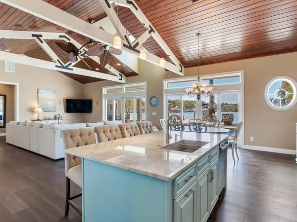$2,100,000 | 31 North Pine Circle, Belleair, FL 33756
