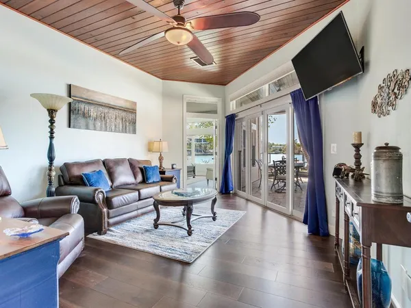 $2,100,000 | 31 North Pine Circle, Belleair, FL 33756