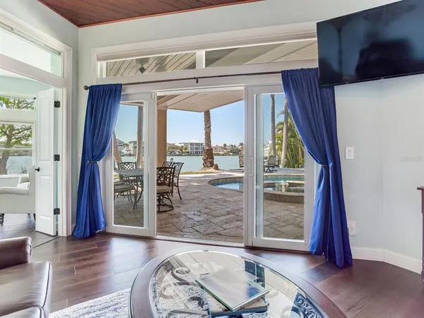 $2,100,000 | 31 North Pine Circle, Belleair, FL 33756