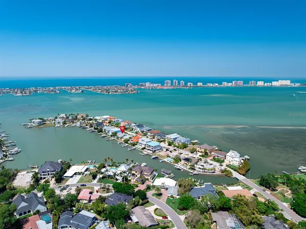 $2,100,000 | 31 North Pine Circle, Belleair, FL 33756