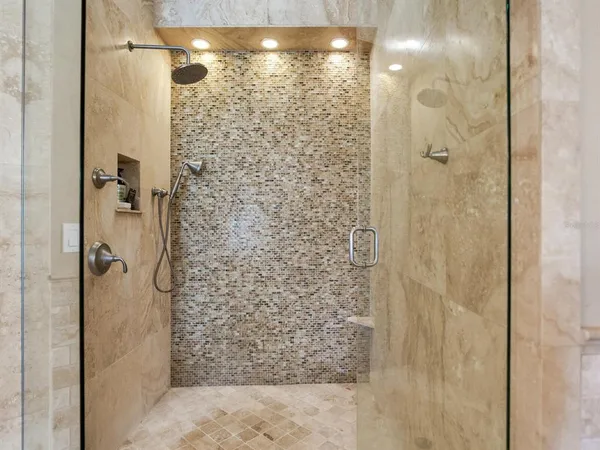 $2,100,000 | 31 North Pine Circle, Belleair, FL 33756