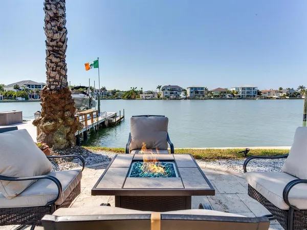 $2,100,000 | 31 North Pine Circle, Belleair, FL 33756
