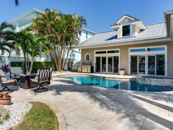 $2,100,000 | 31 North Pine Circle, Belleair, FL 33756