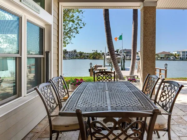 $2,100,000 | 31 North Pine Circle, Belleair, FL 33756