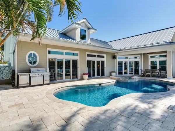 $2,100,000 | 31 North Pine Circle, Belleair, FL 33756