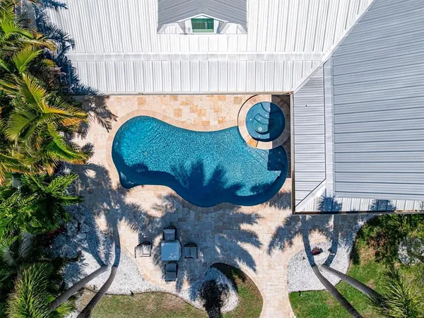 $2,100,000 | 31 North Pine Circle, Belleair, FL 33756