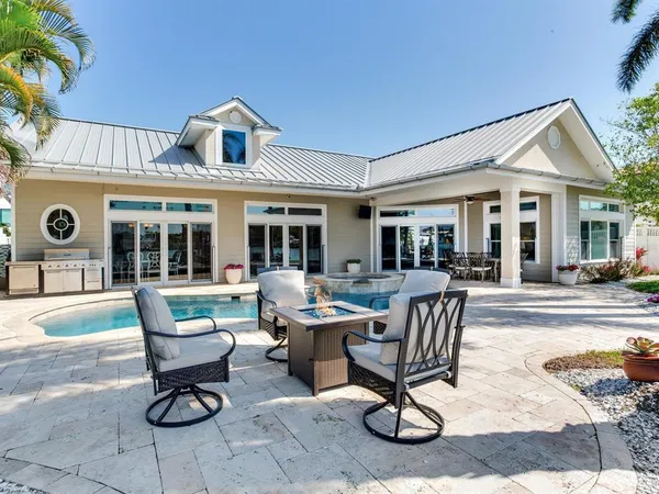 $2,100,000 | 31 North Pine Circle, Belleair, FL 33756