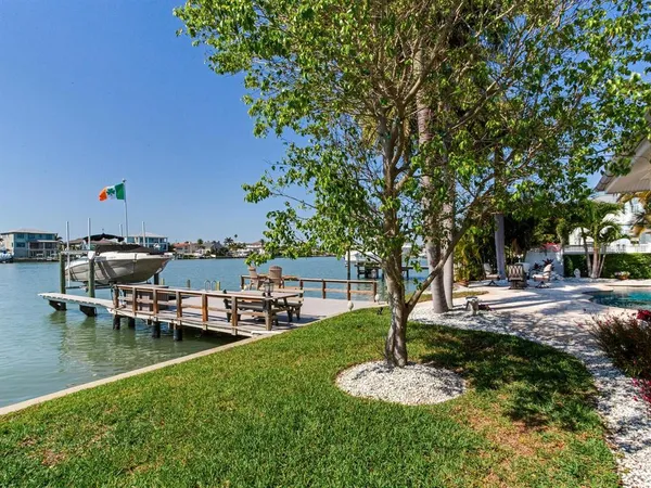 $2,100,000 | 31 North Pine Circle, Belleair, FL 33756