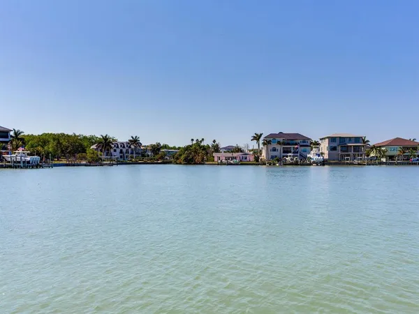 $2,100,000 | 31 North Pine Circle, Belleair, FL 33756