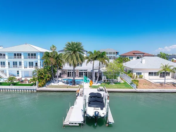 $2,100,000 | 31 North Pine Circle, Belleair, FL 33756