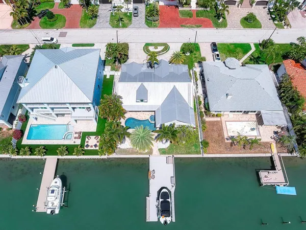 $2,100,000 | 31 North Pine Circle, Belleair, FL 33756