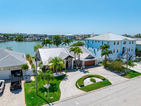 $2,100,000 | 31 North Pine Circle, Belleair, FL 33756