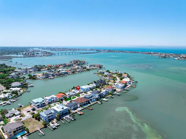 $2,100,000 | 31 North Pine Circle, Belleair, FL 33756