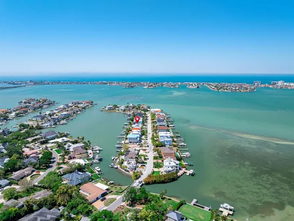 $2,100,000 | 31 North Pine Circle, Belleair, FL 33756