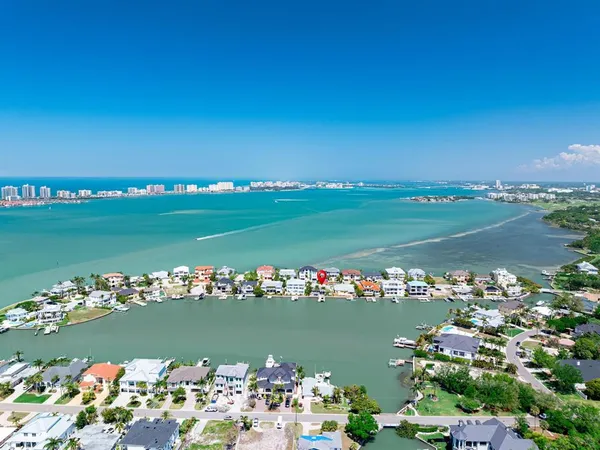 $2,100,000 | 31 North Pine Circle, Belleair, FL 33756