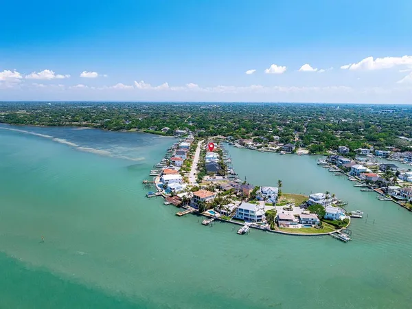 $2,100,000 | 31 North Pine Circle, Belleair, FL 33756