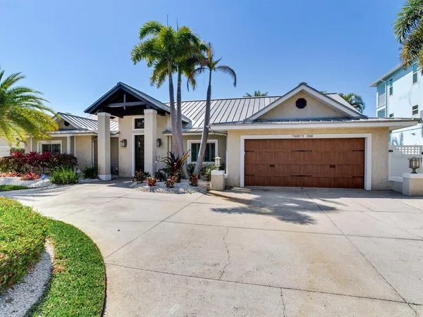 $2,100,000 | 31 North Pine Circle, Belleair, FL 33756