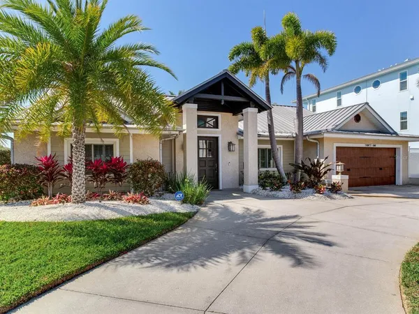 $2,100,000 | 31 North Pine Circle, Belleair, FL 33756