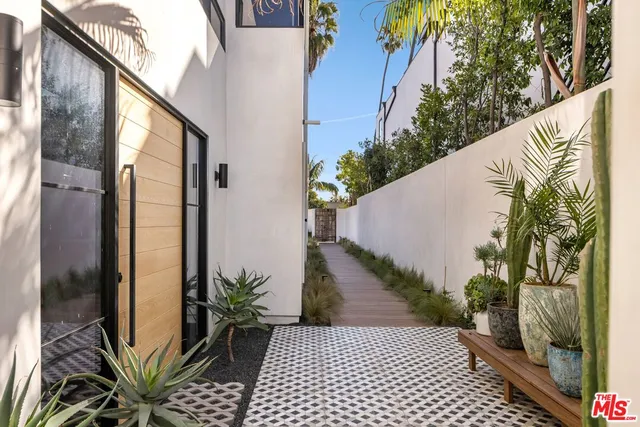 $3,888,000 | 913 Milwood Avenue, Venice, CA 90291