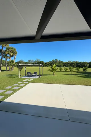 an empty room with white walls and tiles