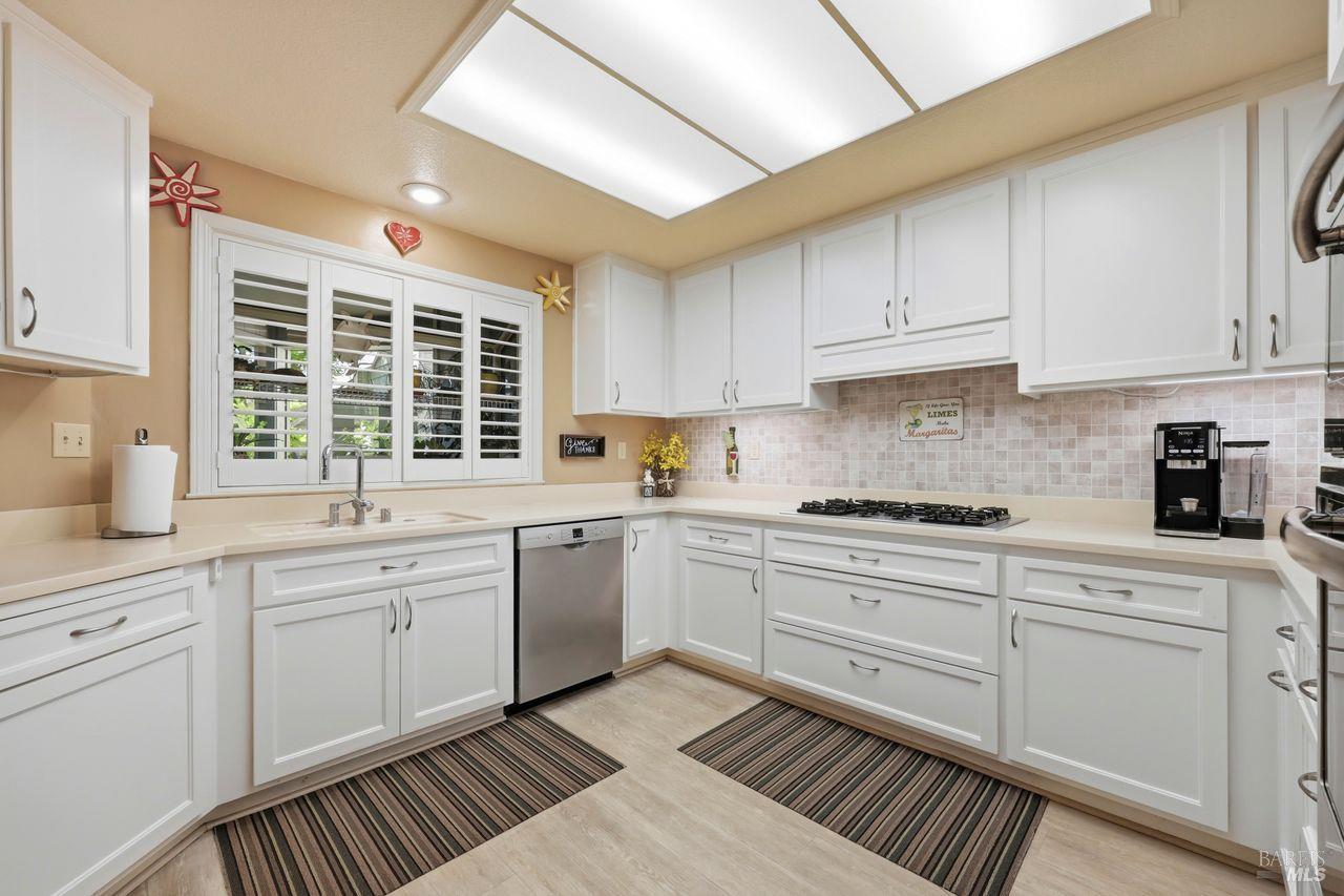 2092 Stonefield Lane Santa Rosa, CA 95403 - Photo 4 of 44