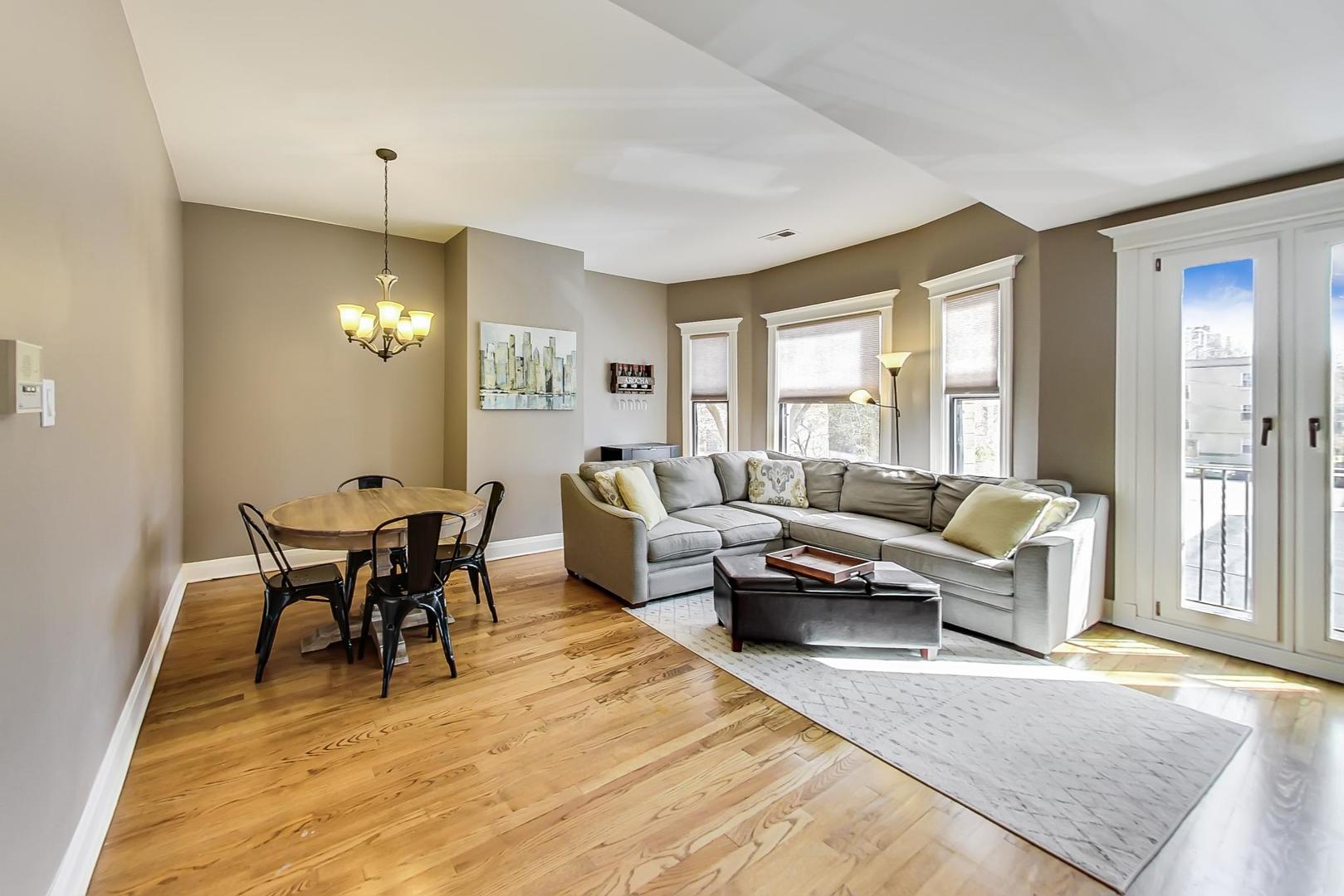 4214 North Kenmore Avenue, Unit 2F Chicago, IL 60613 - Photo 3 of 23 a living room with furniture and a chandelier