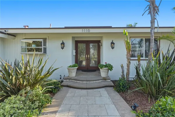 a view of house with outdoor seating space