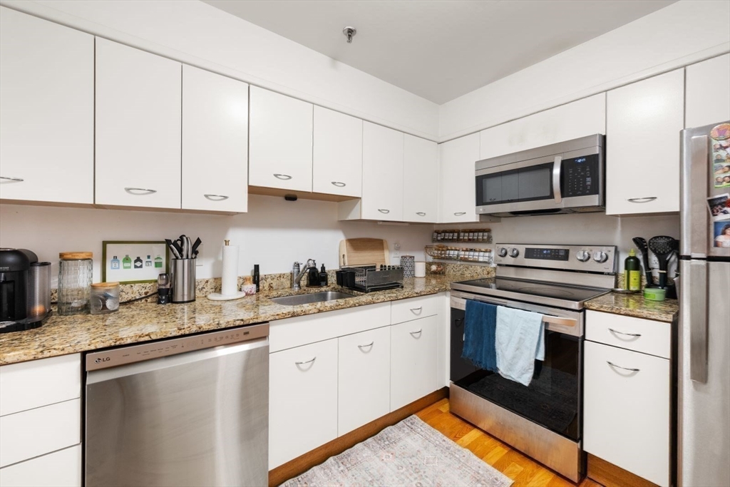 350 North Street, Unit 403 Boston, MA 02113 - Photo 7 of 31