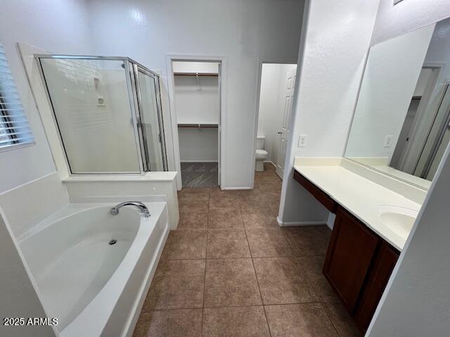 33578 North Sandstone Drive San Tan Valley, AZ 85143 - Photo 40 of 53 a bathroom with a tub sink and mirror
