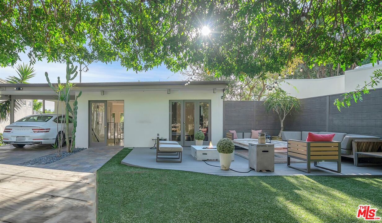 2753 La Cuesta Drive, Los Angeles, CA 90046 Compass