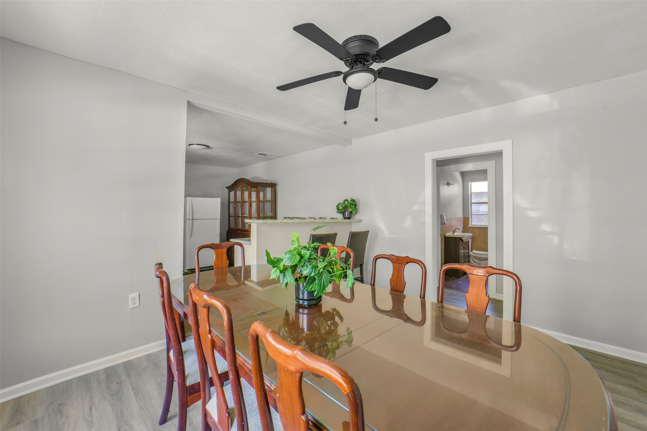 220 Engel Street Houston, TX 77011 - Photo 12 of 29 Dinin gRoom