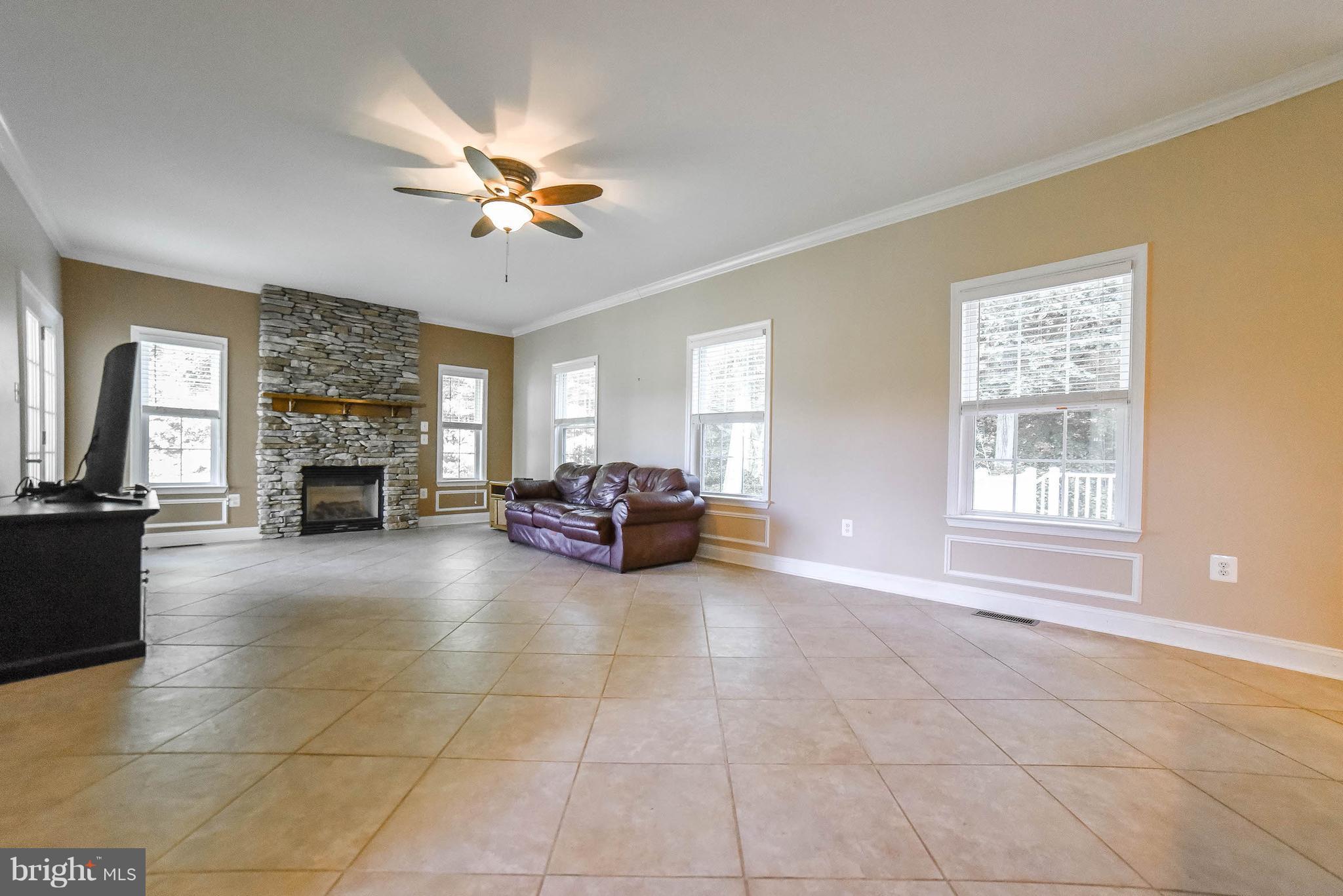 1940 Lowery Road Huntingtown, MD 20639 - Photo 10 of 30 Family Room